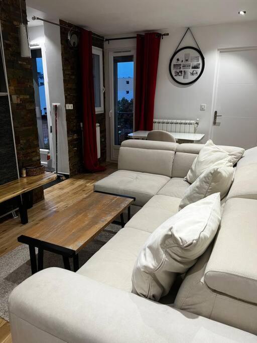 Appartement Convivial Pour Sejourner 勒·克里姆林·比塞特 外观 照片