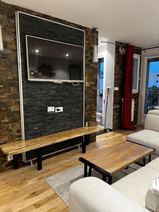 Appartement Convivial Pour Sejourner 勒·克里姆林·比塞特 外观 照片
