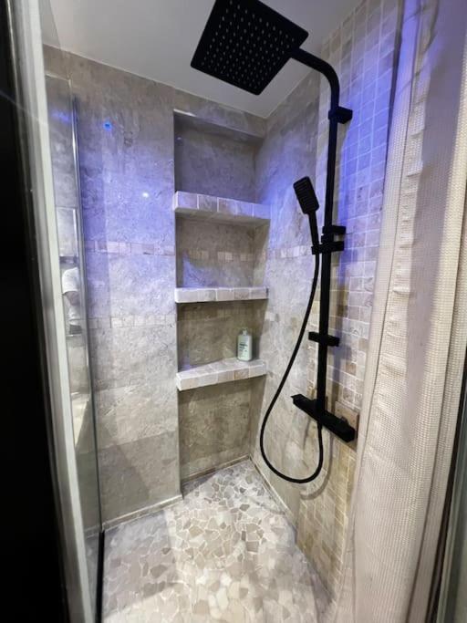 Appartement Convivial Pour Sejourner 勒·克里姆林·比塞特 外观 照片