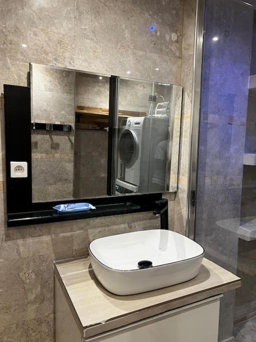 Appartement Convivial Pour Sejourner 勒·克里姆林·比塞特 外观 照片