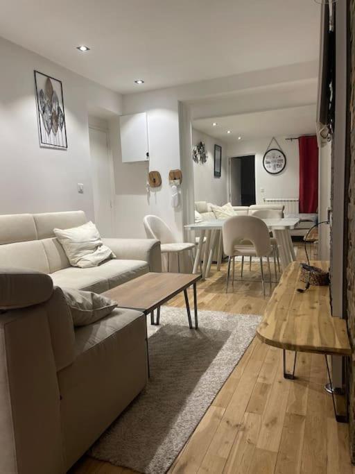 Appartement Convivial Pour Sejourner 勒·克里姆林·比塞特 外观 照片